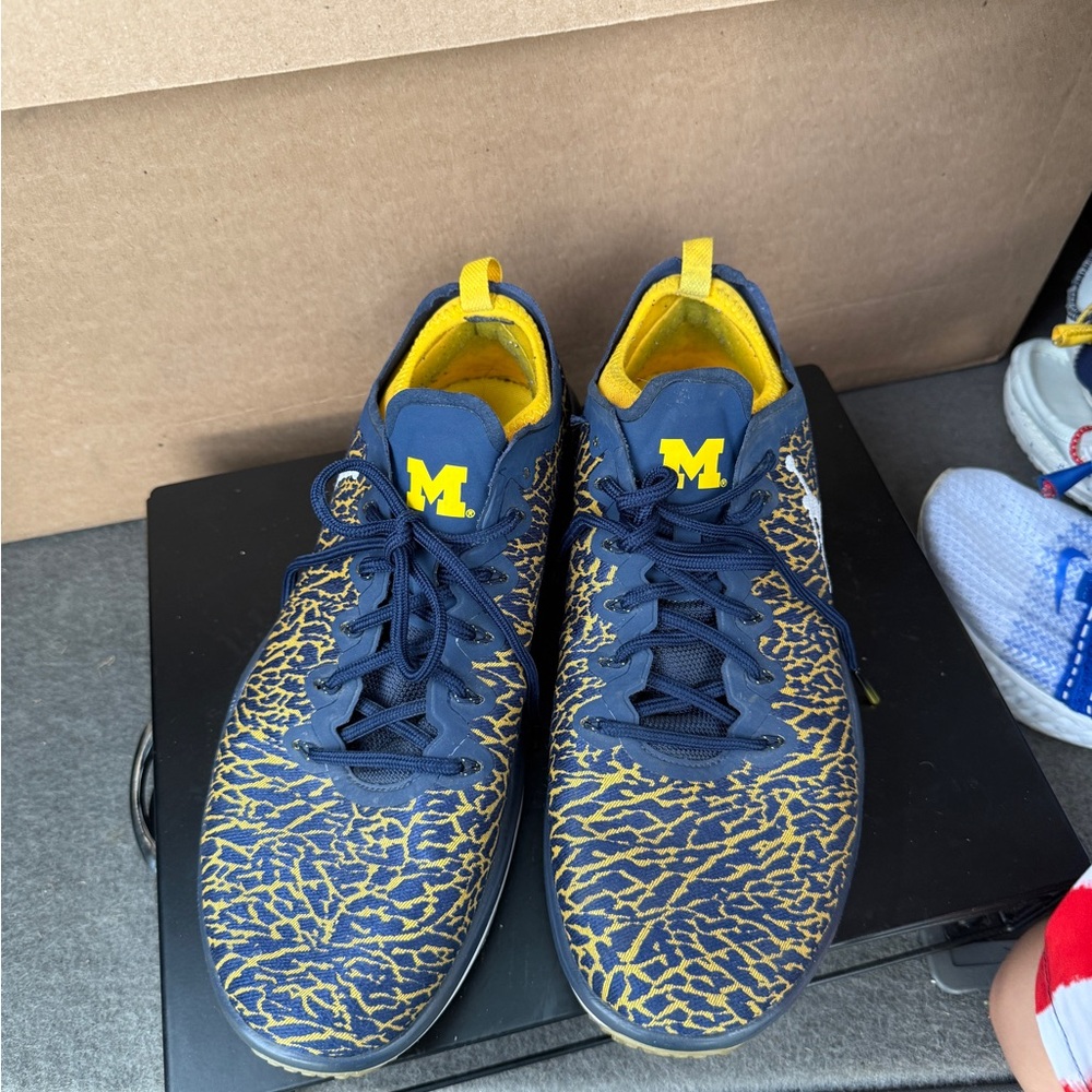 Jordan Blue and Yellow Patterned Sneakers - Picture 2 of 3